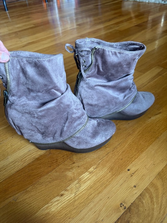 Not Rated Shoes - Not Rated Women’s Size 10 Bootie Suede Taupe